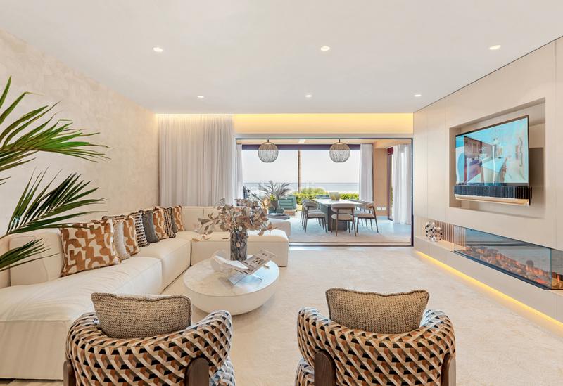 Foto 9c60e40c-2abe-420d-b2d3-89f0bdf1499f. Planta baja apartamento de lujo frente al mar en venta en la nueva milla de oro, en Estepona