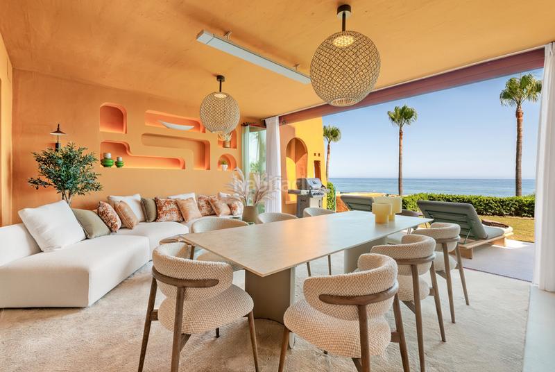Foto d8ba4a44-b8c4-42ba-a561-b9cdcea19e1e. Planta baja apartamento de lujo frente al mar en venta en la nueva milla de oro, en Estepona