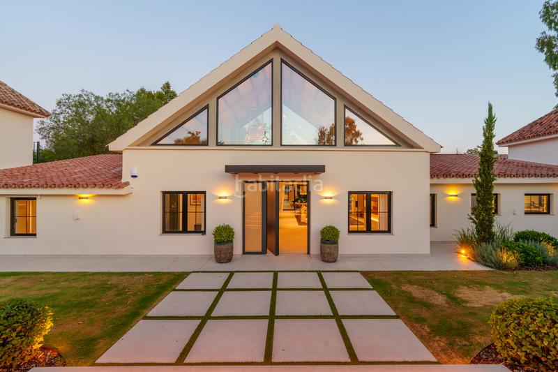 Foto 81b86c55-f7fd-4472-b23c-7bcef33789f8. Casa con parcheggio piscina in Puerto Banús Marbella