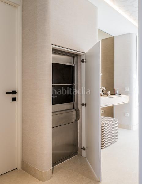 Foto d1daf2dc-a029-44fb-b336-7aa95114ae15. Attico con parcheggio piscina in El Velerín Estepona