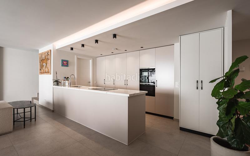 Foto 0ccff65b-293a-4697-86fc-12002ebc0c79. Attico con parcheggio piscina in San Pedro de Alcántara Pueblo Marbella