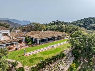 Casa a Santa María. Excepcional finca andaluza en venta en marbella este