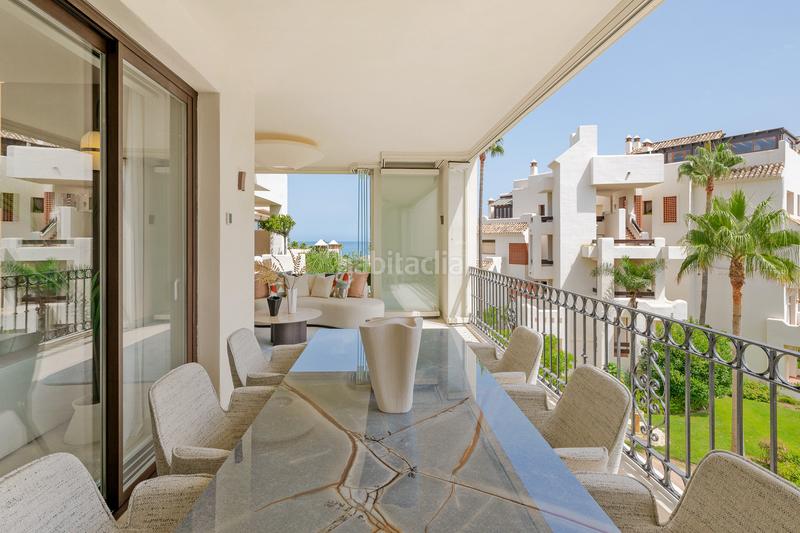 Foto c60cd768-35ec-414c-b19a-568ab8177c9c. Apartamento  totalmente renovado con vistas panorámicas y diseño contemporáneo en Estepona