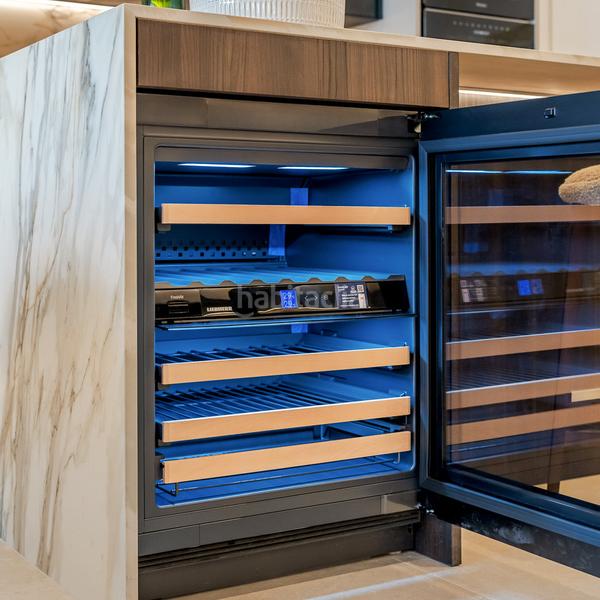 Foto fec44180-1eed-4f01-9973-19600053ae13. Apartamento  totalmente renovado con vistas panorámicas y diseño contemporáneo en Estepona