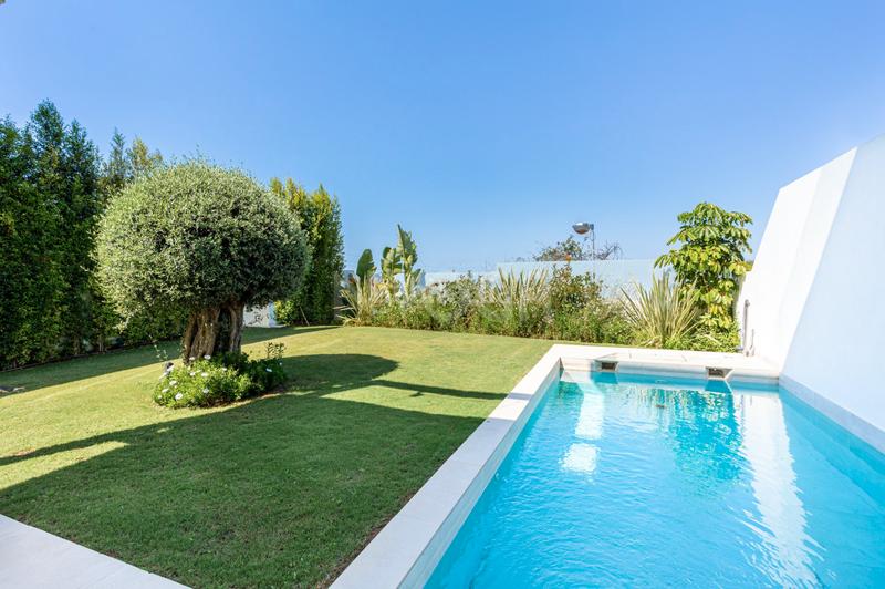 Foto 4cb60d81-f926-4bba-8351-073c7902c933. Maison avec parking piscine dans Valdeolletas - Las Cancelas - Xarblanca Marbella