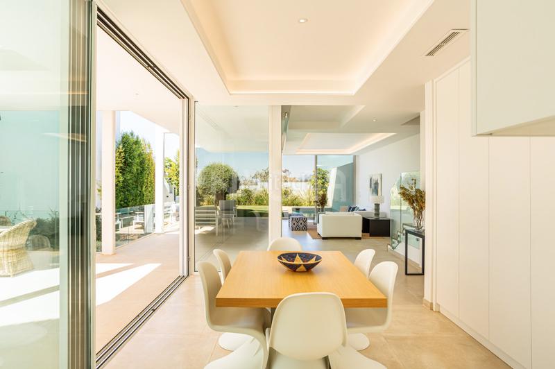 Foto 658b0b26-90f7-4fa3-81cb-03173d3c5efe. Maison avec parking piscine dans Valdeolletas - Las Cancelas - Xarblanca Marbella