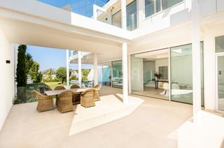 Casa en Valdeolletas - Las Cancelas - Xarblanca. Villa de lujo contemporánea en venta en valdeolletas, marbella
