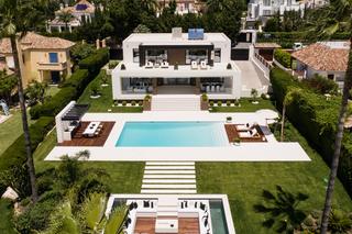 Casa en Los Naranjos. Villa tranquila en primera línea de golf en venta en nueva andal