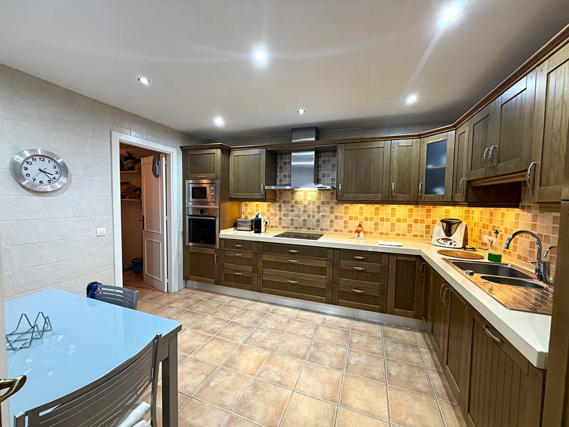 Foto b92e475e-8722-4434-b0f0-e6f8f83b4e81. Ground floor with parking pool in Nueva Andalucía centro Marbella