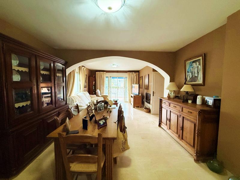 Foto c2be38ce-8e9f-4490-868b-6b67ecef24da. Ground floor with parking pool in Nueva Andalucía centro Marbella