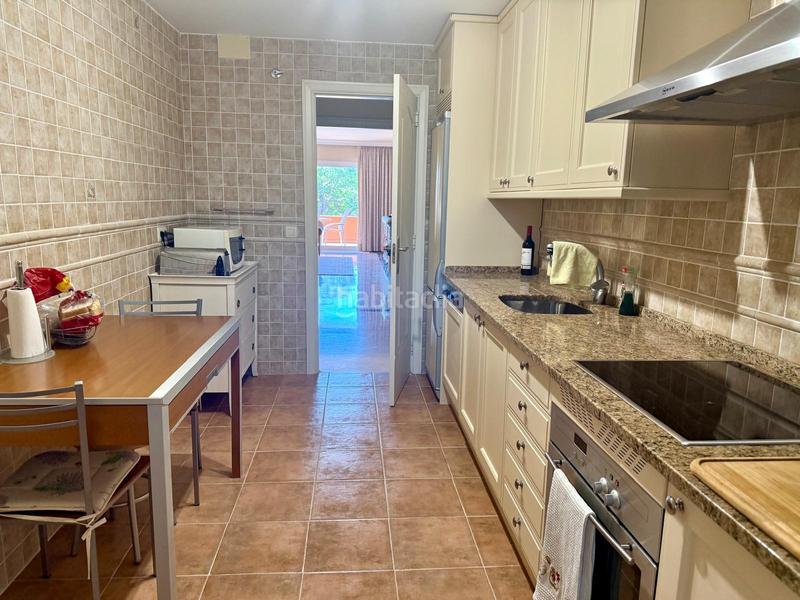 Foto 5f589f36-b119-4145-b66e-f22304a7b87d. Miete appartement mit parking pool in Puerto Banús Marbella