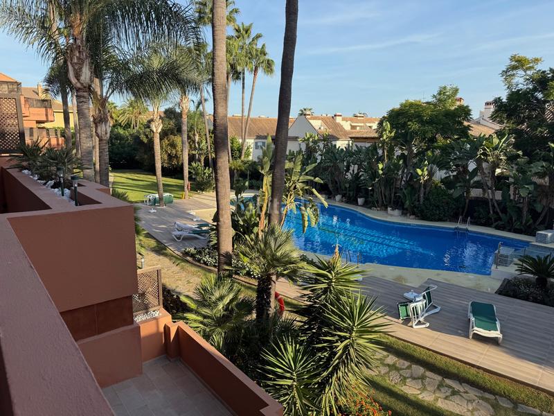 Foto 95bc410e-657c-453d-bcf2-a3f103e8af45. Miete appartement mit parking pool in Puerto Banús Marbella