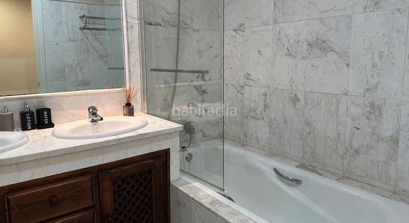 Foto 17c11e9f-00eb-4f67-954a-929b5a020853. Piano terra con piscina in Nueva Atalaya Estepona