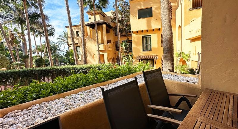 Foto 40b22f02-8e53-4b58-b5ae-06160678422a. Piano terra con piscina in Nueva Atalaya Estepona