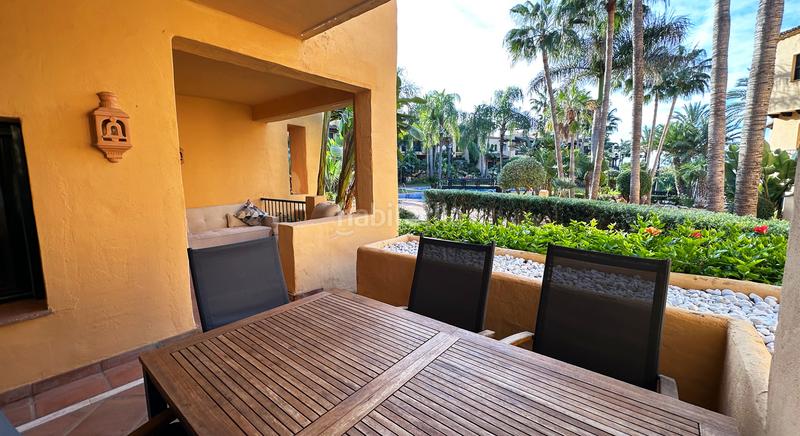 Foto 7c82cbbb-c0e1-4696-9b46-8aa5344dfb9d. Piano terra con piscina in Nueva Atalaya Estepona