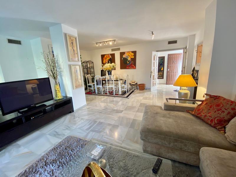 Foto 191f3548-e0b1-4a69-9257-2706986049ec. Rent apartment in piedramar-arroyo piedras 1 in Nagüeles Alto Marbella