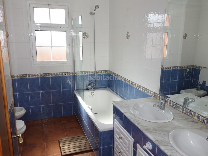 Foto 428664a8-7dfe-4305-90a9-8bc88dfa55f1. Casa en Nueva Andalucía centro Marbella