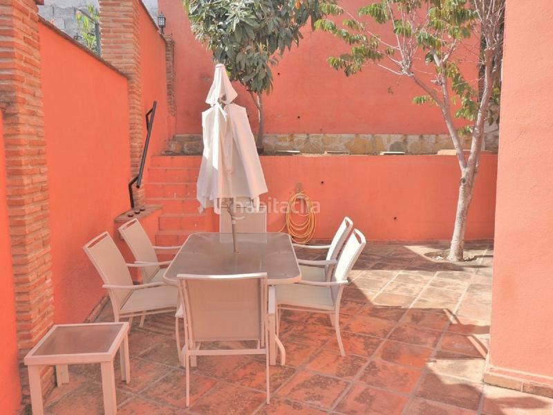 Foto b385d8f5-e3dc-40ac-bd2b-aafcd8a16276. Casa en Nueva Andalucía centro Marbella