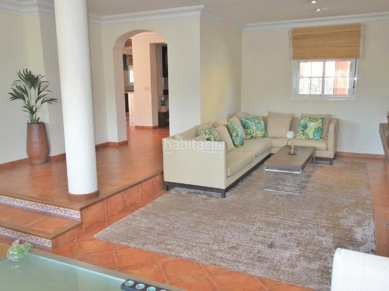 Foto d4d0f5d6-9822-439b-8162-226d3b0fd535. Casa en Nueva Andalucía centro Marbella