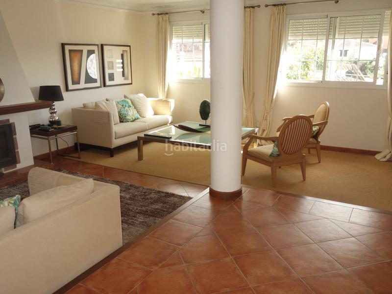 Foto 2c8d56f2-7cf6-4098-9493-809dcfa5e42f. House with parking in Nueva Andalucía centro Marbella