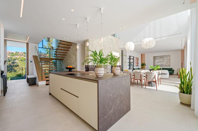 Foto 264cf48a-296e-4c0a-9135-a882172a024a. Casa amb aparcament piscina a La Quinta Benahavís