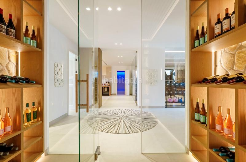 Foto b250538d-7cab-498e-909d-aba3f80ca89e. Casa amb aparcament piscina a La Quinta Benahavís