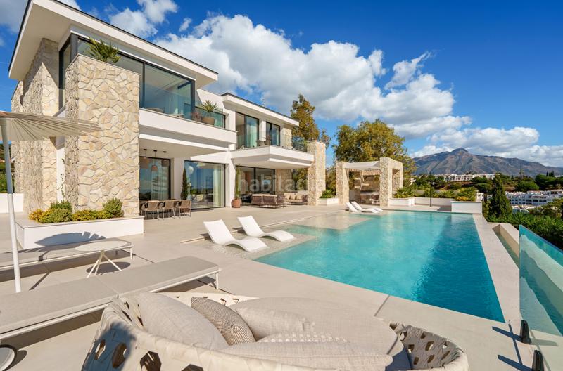 Foto c54d9ec3-d310-450d-91c4-7c24e3131f79. Casa amb aparcament piscina a La Quinta Benahavís