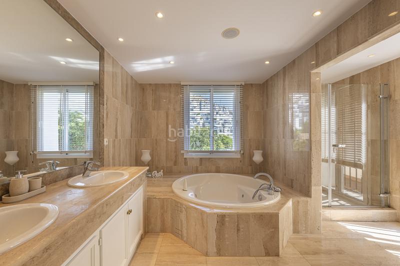 Foto 470ae3bf-d6a5-438a-b217-41026447d4f5. Casa con parcheggio piscina in La Quinta Benahavís