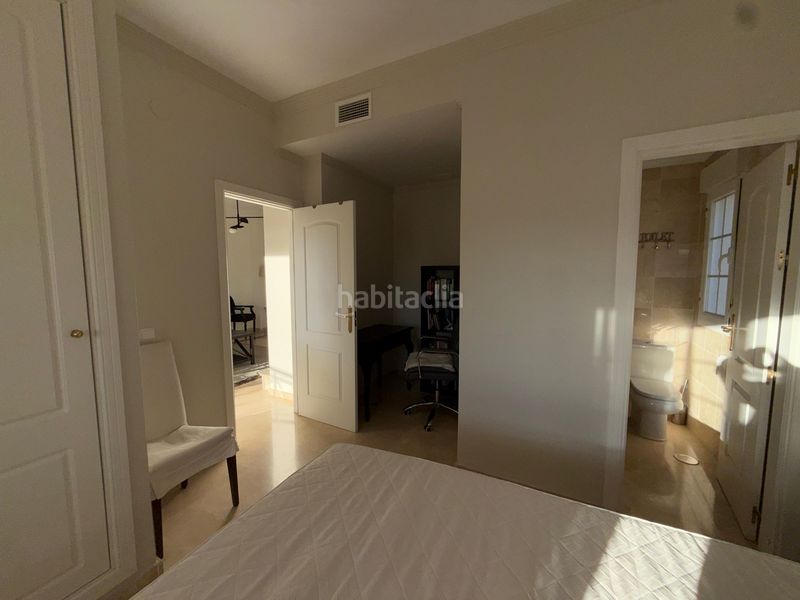 Foto aa275b0a-e12b-41e5-b559-9459b024ec67. Àtic amb aparcament piscina a Las Brisas Marbella
