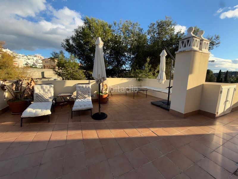 Foto aba0f9dd-4218-4147-a00c-3e0db89e7a6a. Àtic amb aparcament piscina a Las Brisas Marbella