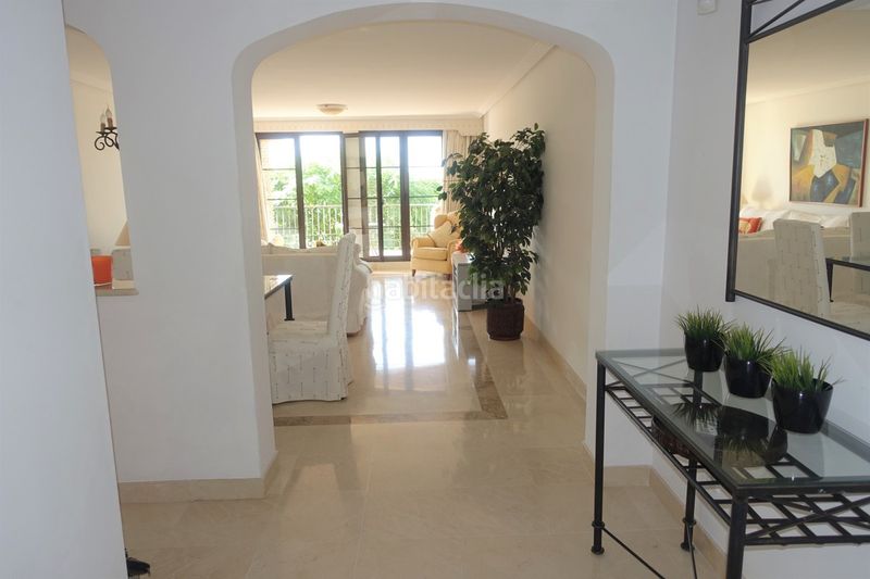 Foto f71638f2-b8eb-48d4-9d79-6d78f919cd3c. Appartement mit parking pool in Benahavís pueblo Benahavís