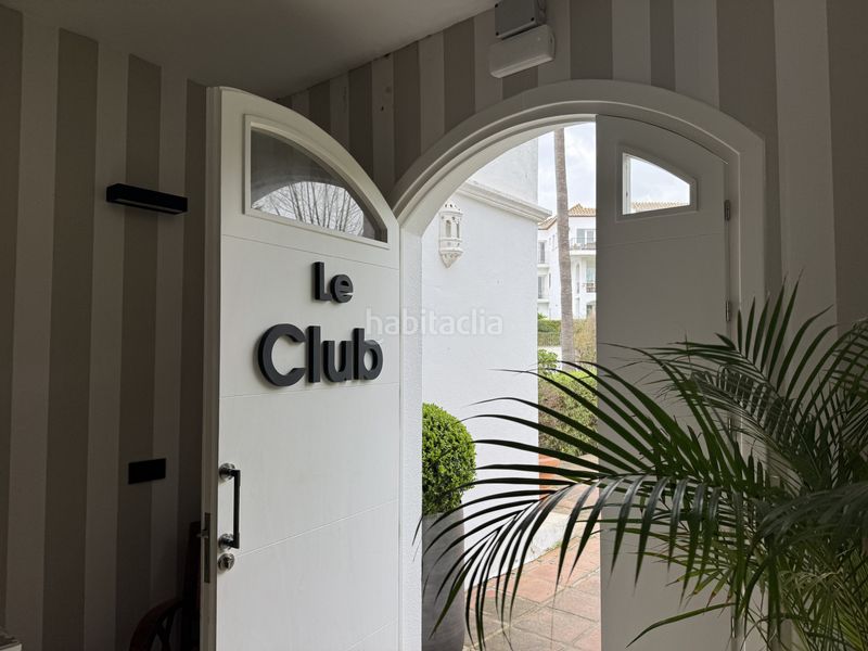 Foto 27e3be41-84bd-4c65-8f9f-7874682e887d. Apartament amb aparcament piscina a Los Naranjos Marbella