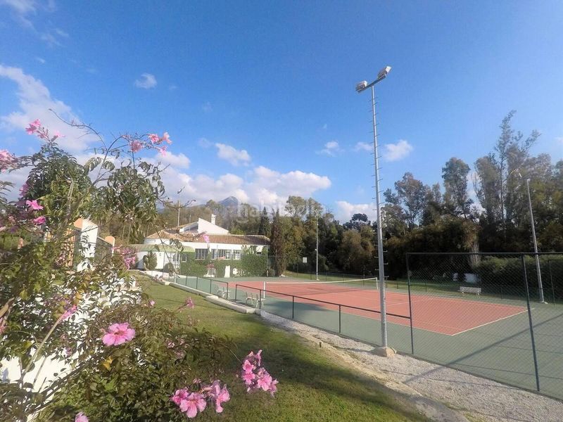 Foto 570c09a2-319b-4220-84a0-21bcaa202089. Apartament amb aparcament piscina a Los Naranjos Marbella