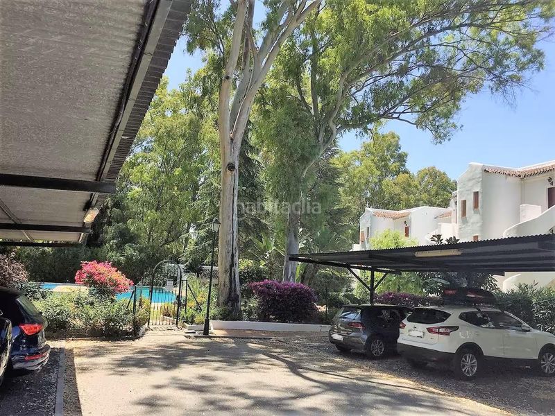Foto 7bfe1ad3-2293-4076-8042-0704d442e2bc. Apartament amb aparcament piscina a Los Naranjos Marbella