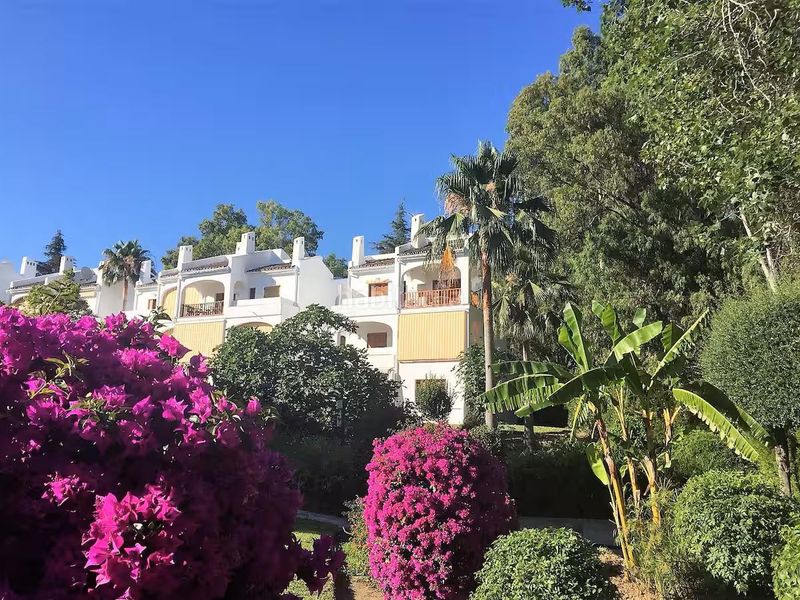 Foto 8c505b1d-ec9a-4890-b063-5831c6683ecb. Apartament amb aparcament piscina a Los Naranjos Marbella