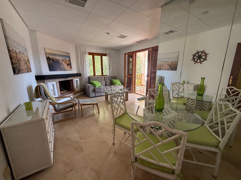 Foto b40f8a8e-a2db-40d3-a18e-43a02dbd1591. Apartament amb aparcament piscina a Los Naranjos Marbella