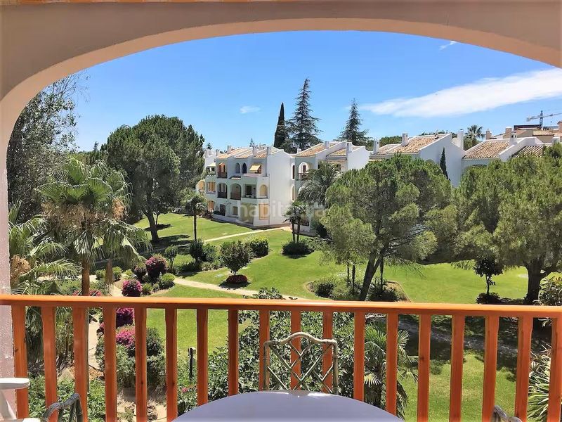 Foto d35f682d-a42f-42f8-b72f-e195b2555db0. Apartament amb aparcament piscina a Los Naranjos Marbella