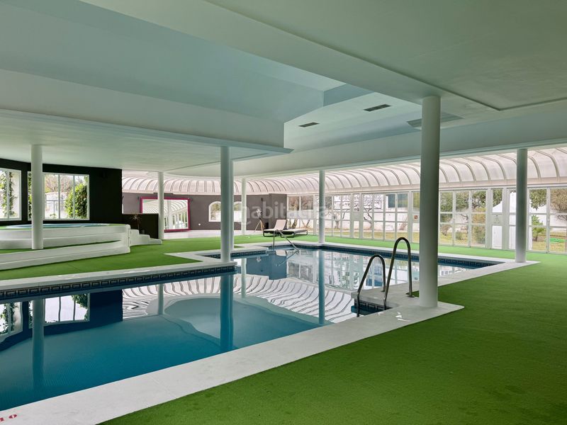Foto eaa98dbd-c823-4613-8c89-d4cb03ecaf82. Apartament amb aparcament piscina a Los Naranjos Marbella