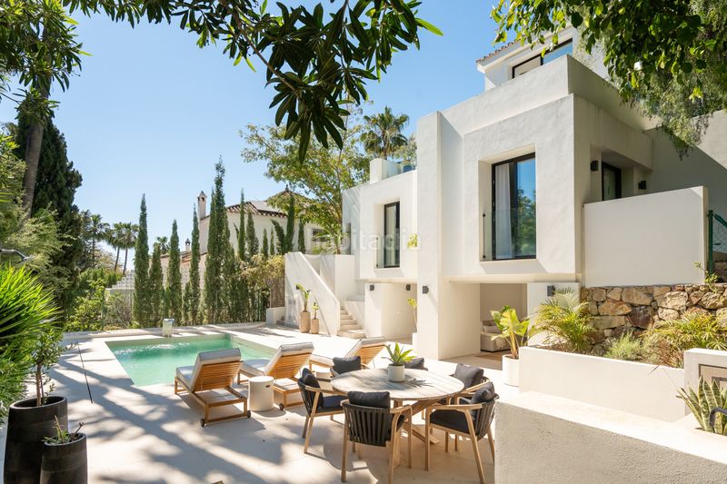 Foto e22da497-15a5-4cab-ae6b-902738397173. Casa amb piscina a Los Naranjos Marbella