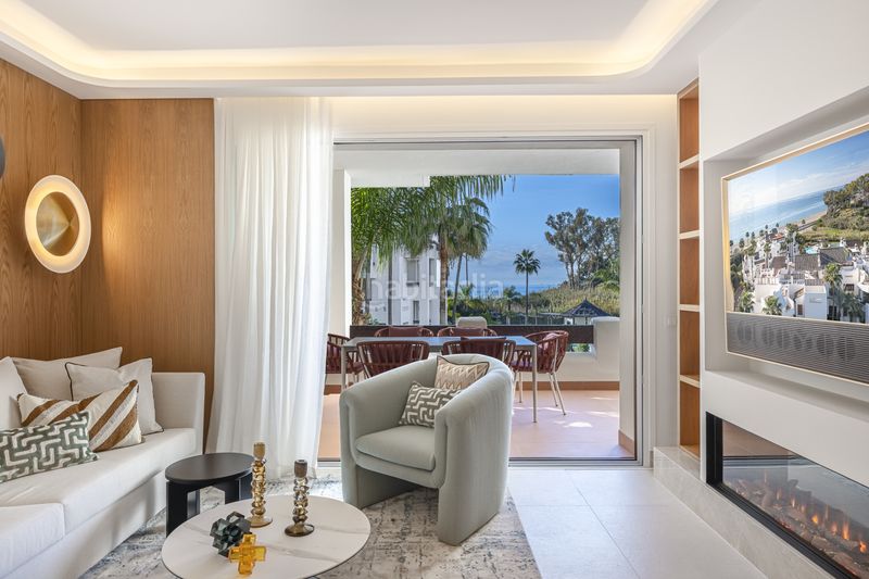Foto 29ed85c2-d5b8-48ff-ad97-2b28d32d5e73. Apartament amb aparcament piscina a El Velerín Estepona