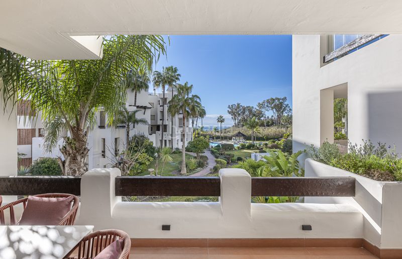 Foto 598b3a87-a430-4441-ad0b-1da870c827d5. Apartament amb aparcament piscina a El Velerín Estepona