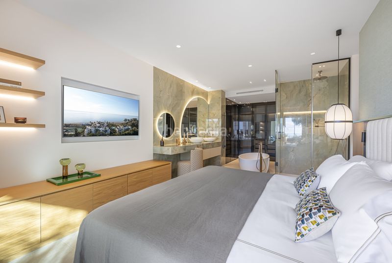 Foto bf106436-04e1-4697-aef6-f6cedc1553a5. Apartament amb aparcament piscina a El Velerín Estepona