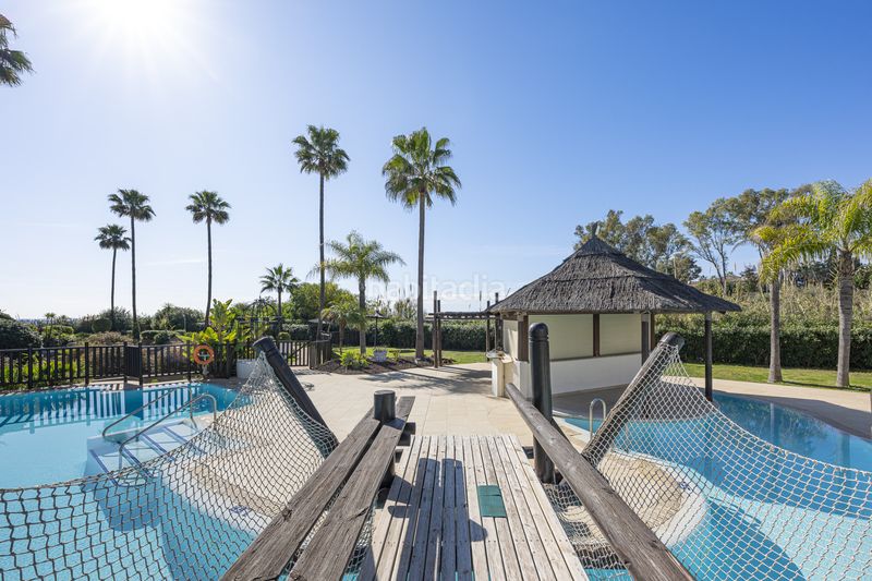 Foto ce6b010f-be5d-4e9c-8aca-750efe4200e4. Apartament amb aparcament piscina a El Velerín Estepona