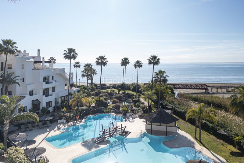 Foto f4f79dda-fce6-40dc-ba33-fddf536cbd54. Apartament amb aparcament piscina a El Velerín Estepona
