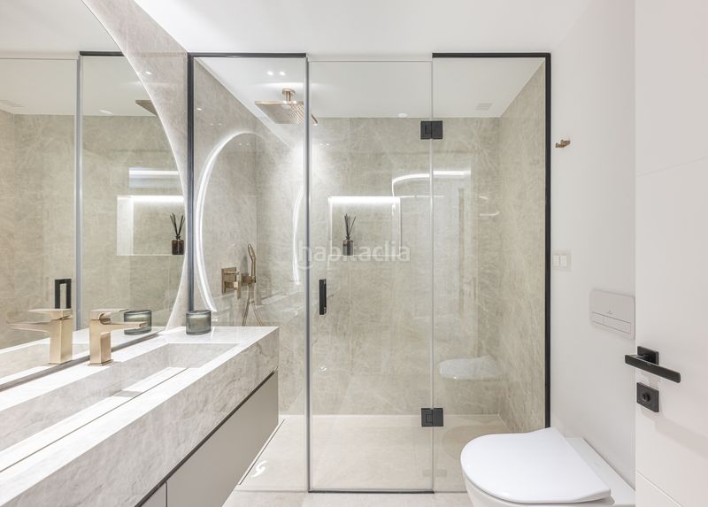 Foto fd695a6b-3487-48b1-926a-e1ac2cc1fc51. Apartament amb aparcament piscina a El Velerín Estepona