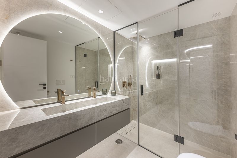 Foto ff18bd47-ab89-4740-afce-99bc20e093f9. Apartament amb aparcament piscina a El Velerín Estepona