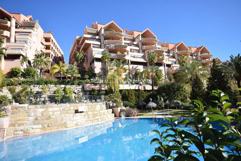 Foto 14cb3608-4191-4f95-a855-d8f85c6f0fa2. Appartement mit pool in Nueva Andalucía centro Marbella