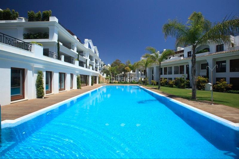 Foto 257bb62b-1c7d-4eb8-a4f3-264983d3bfc9. Attico con parcheggio piscina in Centro Estepona
