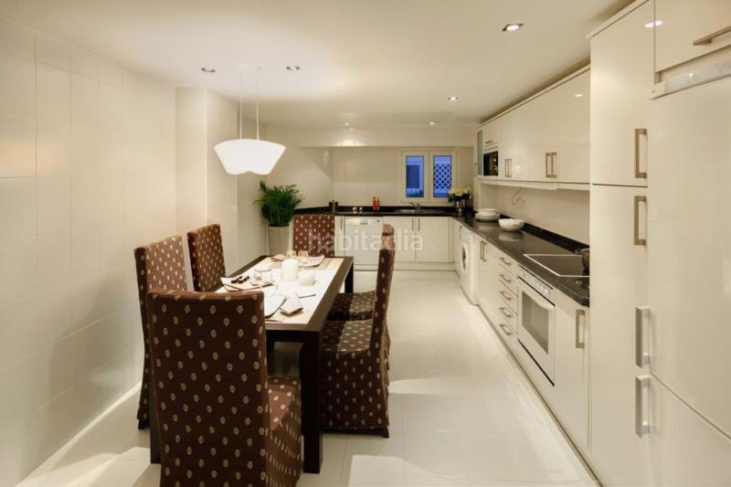 Foto e803cbf8-7f1a-4972-a7d4-b3c88e49dd62. Àtic amb aparcament piscina a Puerto Banús Marbella