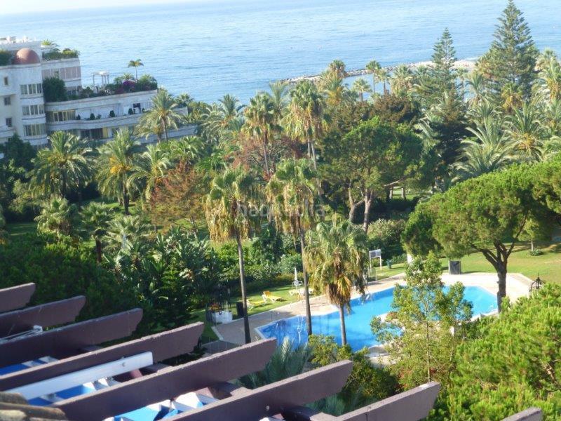 Foto 488eeb23-1f7b-4f07-80cc-d08f53c6d1c9. Dachwohnung mit parking pool in Puerto Banús Marbella